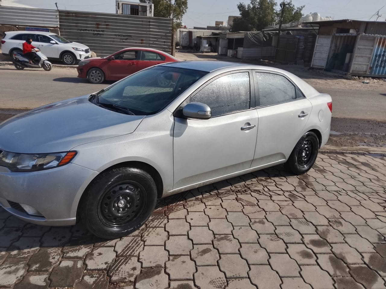 للبيع سياره جديده مال جناي ما ماشيه بل عراق سيراتو موديل 12 السعر 46 بيه شي قليل اخوان اني مكلف بل نشر ***********
