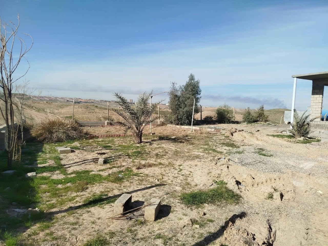 ئە م مڵکە بۆ فرۆشتن 
مە زرە عە یە کمان هە یە نیو دۆنم ١٣٠٠متر زراعیە بۆفرۆشتن لە چیمە ن دە کاتە پشت کولیە ی قە ڵە م ناو مە زرە عە ی دکتۆرە کان چواردە وری هە موی مزرە عە یە شوێنی زۆر خۆشە ئاوە دانە هە یکە لێکی خۆشی تێدایە چواردە وری سیاجە رکنە لە کە رکوکە وە زۆر نزیکە
دە توانن پە یوە ندیمان پێوە بکە ن
نرخ ٣٧ملوێن لە گە ڵ معامە لە 
ژمارە ی مبایل
***********واتساب
***********فایبر
عقارات گوڵان لە کرکوک
تێبینی بە دوری سە د متر کە دە کە وێتە بە رانبە ر مە ز رە کە کۆمە ڵگە ی نشتە جێ بون دروست دە کرێت بۆ زانیاری
