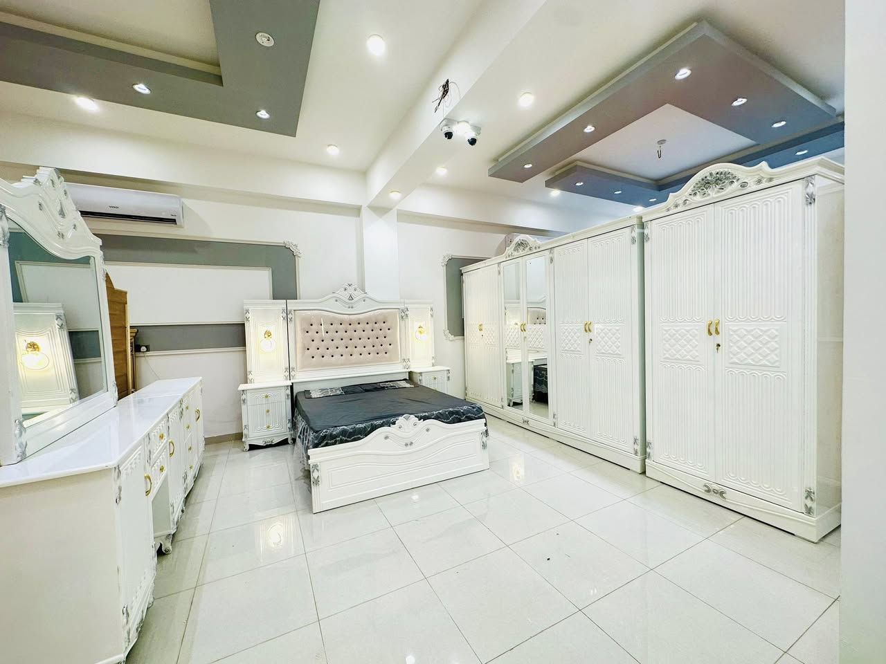 موديل عشتار

شكل جديد 

السعر ٣ ملاين و٤٥٠

ضمن وجبه الدرجه الاولى 

نجاره عراقيه من انتاج شركه الملكه اللاثاث ومفروشات 

تصميم تركي 

الكنتور ٦ باب ملحق 

داخل صاج طبيعي ٤ ملم 

وجه ١٤ ملم cnc

الارضيه بلوك صاج 

ظهر جرجوبه شد براغي 

نرماده شريطه 

عرض الكنتور ٣٣٥ سم 

ارتفاع ٢٦٥ سم 

زاويه ملابس ملحق بارتفاع الكنتور عرض ١٢٠ سم 

جربايه تصميم تركي كومديات مفصوله 

لكشن ٦ ارجل بلاويد اسود 

كل مجرات هذا موديل سلايت سكك حديد 

ميز مرايا دبل باب ودبل مجر 

جزامه ٤ مجرات ودبل باب 

خدمه نقل وشد مجانا الى جميع محافظات 

العنوان الانبار الرمادي زنكورهً مقابيل محطه الهدى مجاور لمركز الشرطة زنكورهً 

للحجز والاستفسار 

***********

***********
