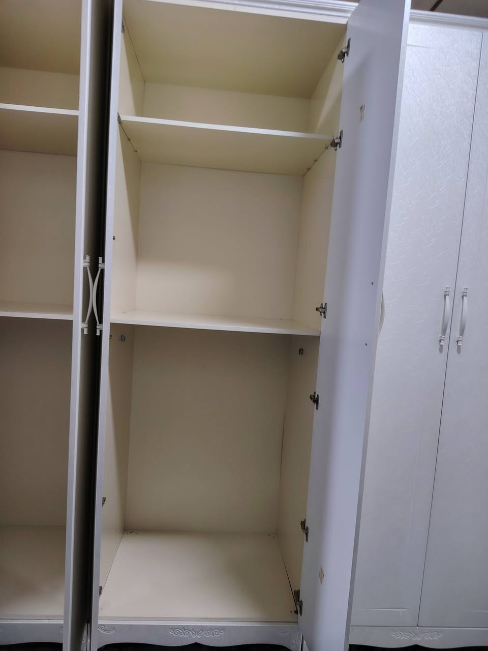 مەعزس 4مەتڕ پالاپرس لوک بوفروشتن بەرزێ دوو مەتڕ نێو
قوڵێ 70تاێە
سعڕی ملنوێنک مەعالمە ناونێشان ناحێەێ رزگاڕێ
***********
