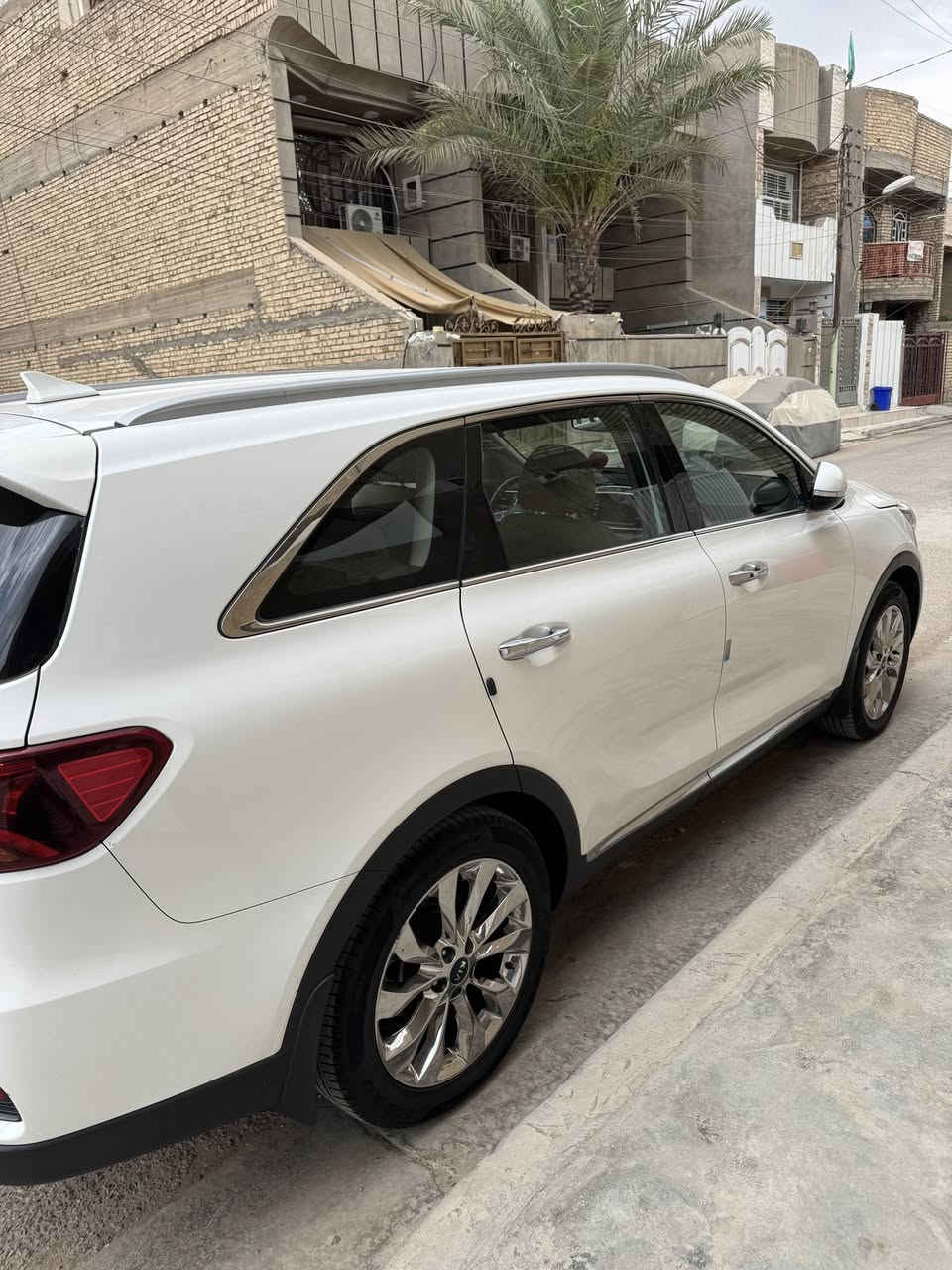 السلام عليكم
كيا سورنتو 2019 خليجي 6 سلندر 
إستيراد الدولية مكفولة من الصبغ والتبديل عدا رصعة بسيطة موضحة بالصور 
ماشية 115 حقيقي 
لون ابيض
 رقم بغداد 
بإسمي والتحويل سريع 

المواصفات ؛
شاشة نفگيشن
بردات خلفية بلادية
شاحن وايرلس
جام كهربائي اوتو
7 راكب
مري شفط 
اشارة ترحيب عند التقرب
حساسات امامية و خلفية 
بصمه تشغيل + ابواب
كراسي 2 كهرباء 
ويل  كروم
صندوق كهرباء
تبريد 3 قطع 
سيارة جاهزه من كلشي واي نقص مابيها 
السعر 245  وبيها مجال بسيط

مكان السيارة بغداد چكوك
اني مكلف بالنشر


**إذا كنت صاحب هذا الإعلان وتريد حذفه لأي سبب، رجاءا أرسل رسالة إلى الدعم الفني**
