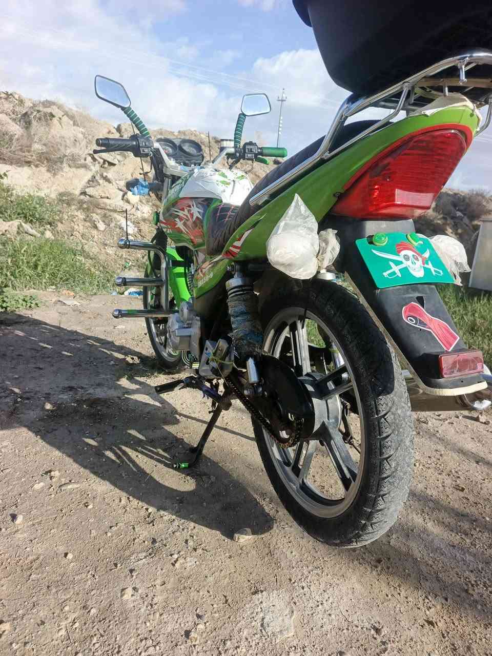 هيوشه. 22 دراجه خير من الله ومابيها كل نقص دشبول واكف بس يرادله واير فقط دراجه كلها شغاله ومابيها كل نقص وياها 3 اوراق. سعرها 775 وبيها مجال مكاني شارع 40
***********
