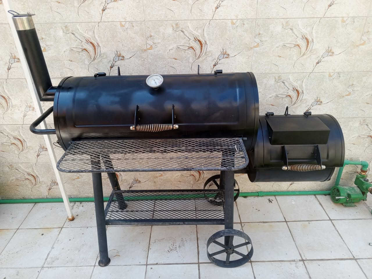 شواية أمريكية حديد ثقيل درجة اولى مزدوجه على فحم وعلى دخان تشوي دجاج سمك كباب همبركر تشوي سعر 250 وبيه مجال استعمال قليل نجف واكو توصيل مجاني داخل نجف رقم ‏‪***********‬‏
