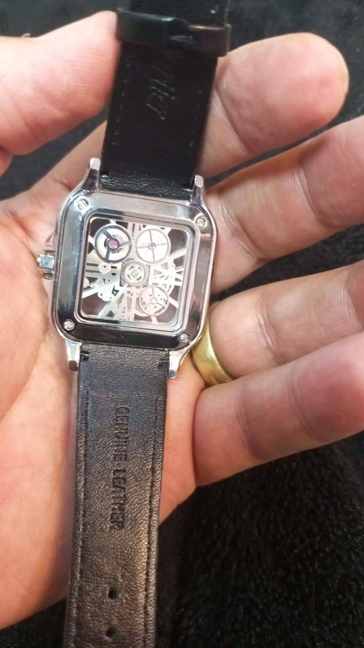 ساعة بهذا الشكل اوتماتيك ضد الماء بهذا الشكل تجنن وشغاله وضمان الفحص الي يعجبه يخلي سعر وياخذها ألف عافيه


**إذا كنت صاحب هذا الإعلان وتريد حذفه لأي سبب، رجاءا أرسل رسالة إلى الدعم الفني**