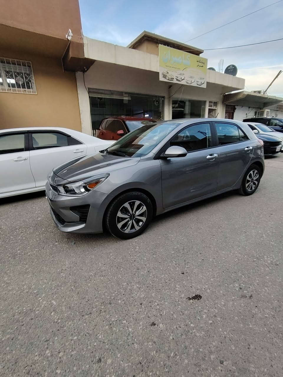 كيا ريو وارد امريكي . رقم كاتي . تترقم كل محافظات الاقليم مواصفات s 
بصمة 
رادارات 
نقطة عمياء 
ويل كب 
السيارة بيها نص باب و جاملع جهة السايق 
سعر مناسب 
١٢٢ و بيها مجال 
السيارة موجودة بالموصل 
***********
***********
