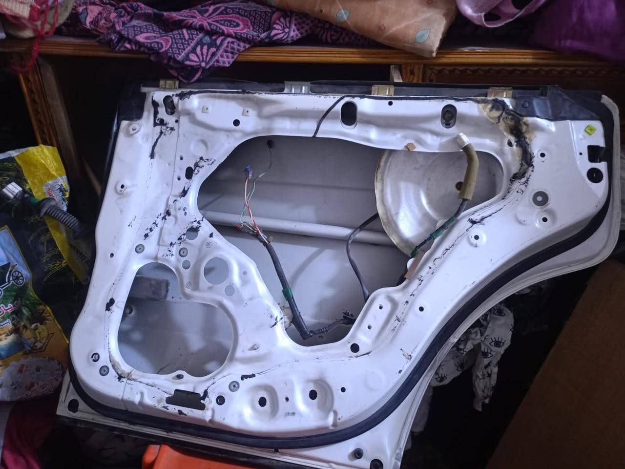 السلام عليكم اغراض مال بطه بطانه جديده وباب ومرايات وكلج مروحه قيم وأخذ بلي يرضه الله ***********رقم الهاتف مكاني بصره قبله
