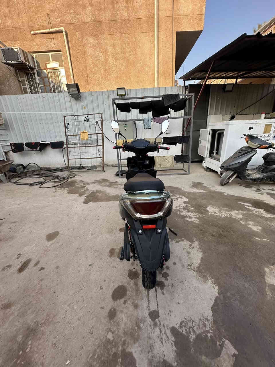 سلام عليكم عرض دراجة شحن موديل 2025  دراجة ما متعبه من لمدرسة للبيت بس بيه لكفر  من ليسرةمكسور وبس دراجة ضد لماي بيه ٤ سرع  تفويلة لوحدة تمشيك 50km السعر 650 وبيها مجال للطيبين للاستفسار اتصل ***********
