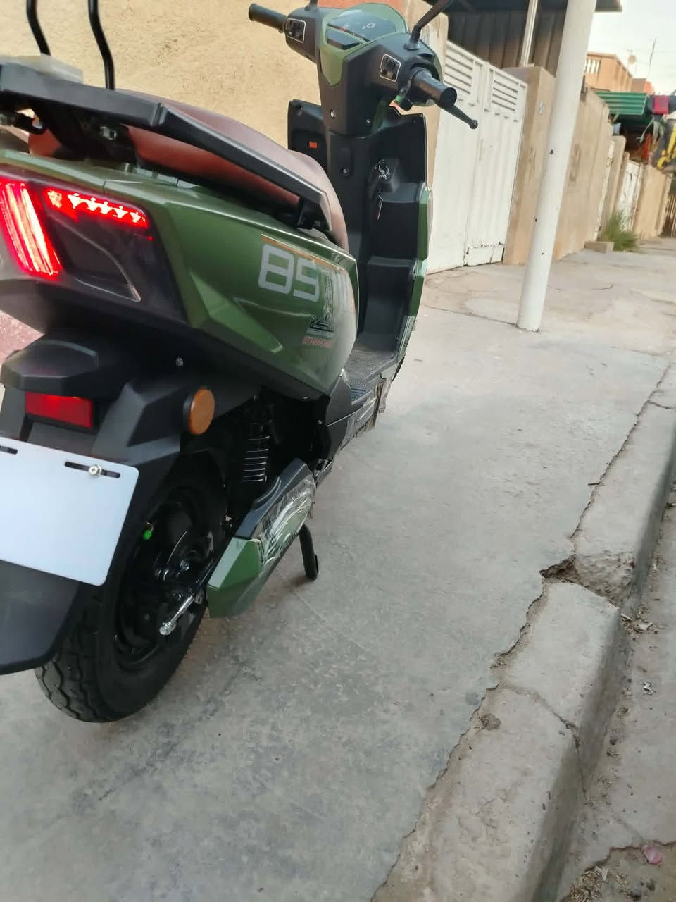 سكنس فحل لو مميز صار شهر عندي بعدهة جديدة 

مصابيح زنون 

دبل سويج وبصمة وكارت 

6 بطاريات 

4 نمر بالاضافة للبك R

انذار سرقة وتقفل دسكات بس تتحرك 

كل نقص مابيها على وضع الشركة السعر 975 للتواصل ***********
