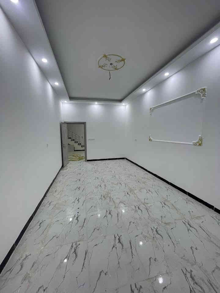 دارين تون مساحة كل دار 🏡200 م الوجه 6.66   النزال 30 شارع 15 القادسية شارع ابوعقرب
طابقين بناء زيرو 2025
                            الطابق  الاول 
👈 2 نوم  غرفه و  استقبال  سحب مغربي  و مطبخ   وصاله  و صحيات  نظام دفن  ومناور عدد 2 سقوف ثانويه ارضية بورسلين  گراج  سيارة 
                            الطابق الثاني 
👈2 نوم  بالكون لكل غرفه  و صاله  و صحيات سقوف ثانويه   ارضية بورسلين 
السعر 130 للدار  قابل للتفاوض للاستفسار 
خاص أو واتساب 
***********
***********
