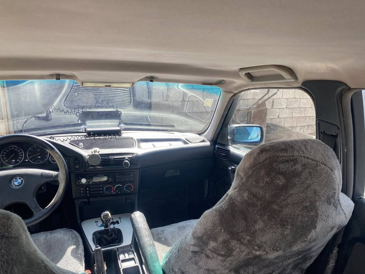 سلام عليكم البيع بي ام دبليو حجم 525 
موديل 90 كير محرك خير من الله محرك دجتال تك فانوس كير عادي تصفير من غرامات لوحات الماني رقم أربيل سعر خاص تصال رقم ***********
