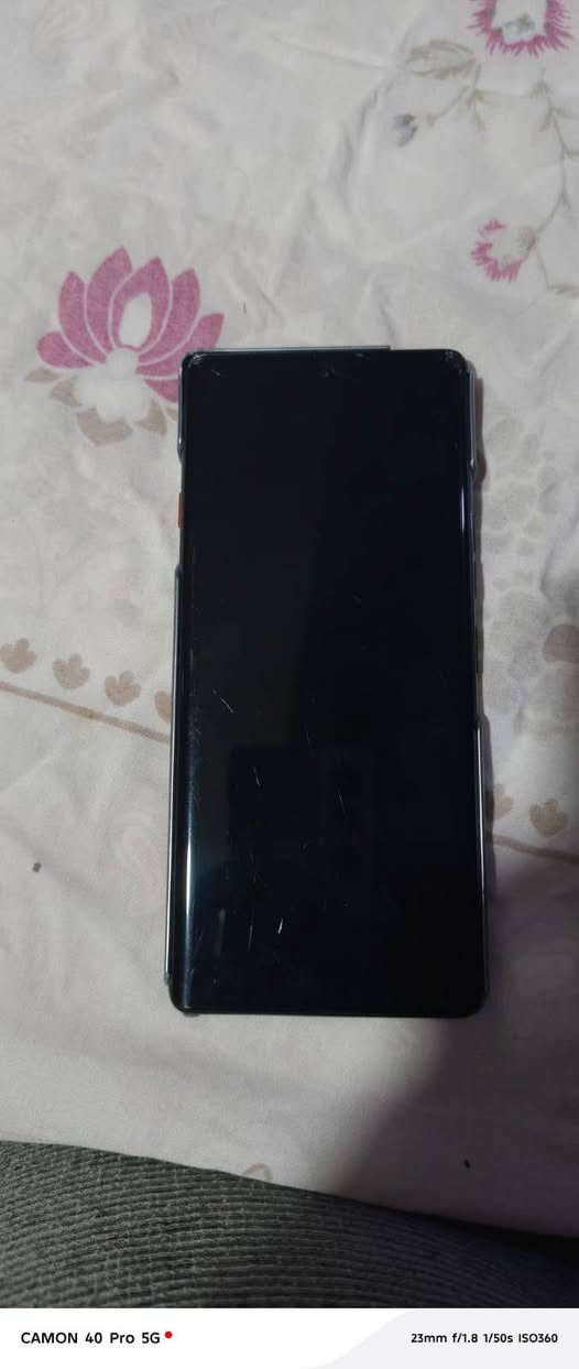 تكنو كامون 40 برو 5g ذاكرة 256 داخليه ٢٤ بي فطر بل زاويه  العلويه ما مآثره عل المس سعره 185 وبي مجال بسيط رقم التواصل واتساب ***********
