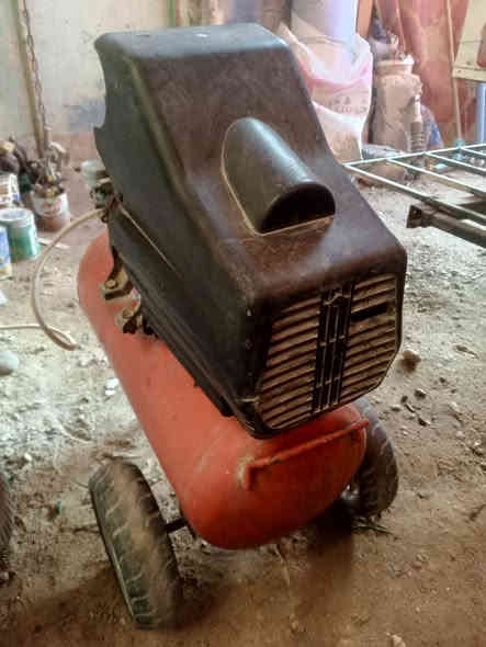 السلام عليكم كومبريصر هواء للبيع شغال السعر٧٥ الف منطقة٤٠٠٠.   ***********
