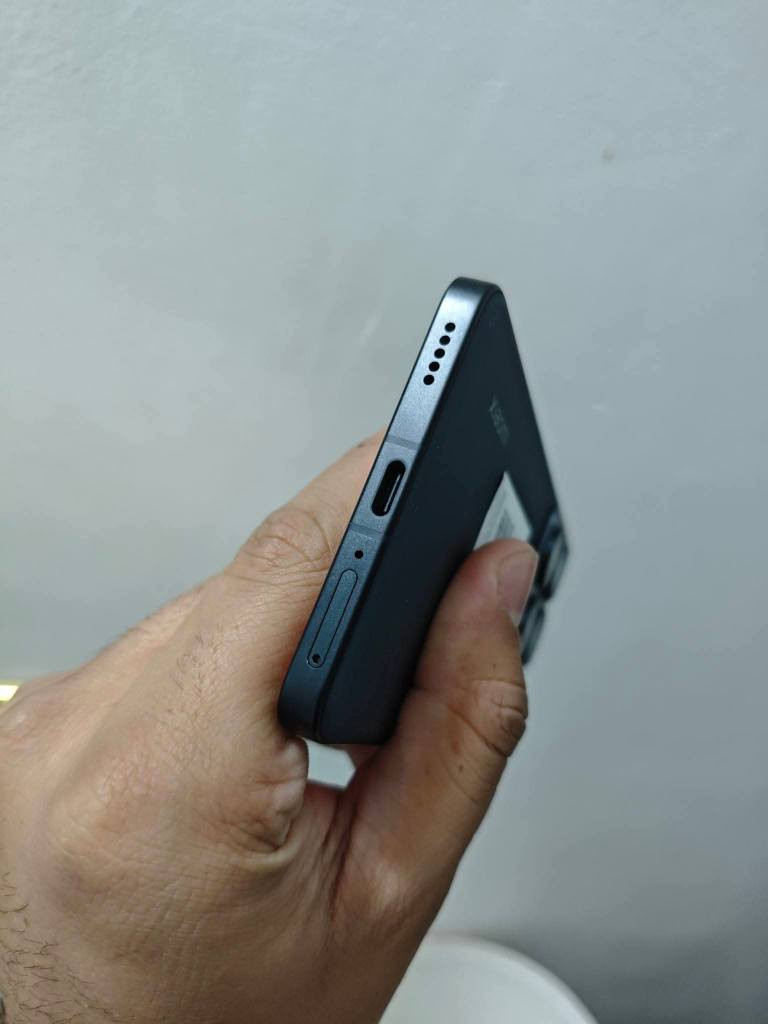 جهاز شاومي 14 تي برو مستخدم قليل نضافه 100 شاشه 144 هرتز اموليد ذاكره 1 تيرا رام 12 معالج دايمنستي 9300 بلاس بوبجي 120 فريم كامره من لايكا 50+50 وتثبيت بصري تصوير 8k بطاريه 5000 شحن 120 واط صوت ستريو مقاوم للماء  والغبار كامل ملحقات السعر 525 المكان ناصريه حبوبي قرب الوطني *********** ناصرية, ذي قار
