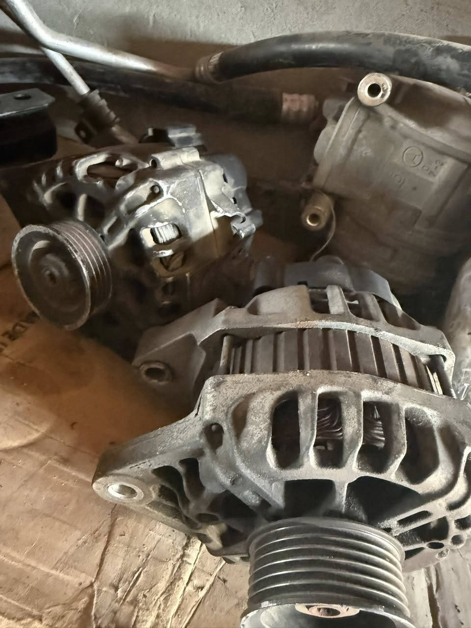 سلام عليكم  
1دبات سوناته 2+النتره 
2رافيو سوناته التراه
3بلي راس كرنك النتره 
4كبريسر تبريد النتره سوناته
5دعميات سوناته التراه مامي خلفي 
6دينمو سوناته 2النتره 2005

كميه خير من الله 
***********
