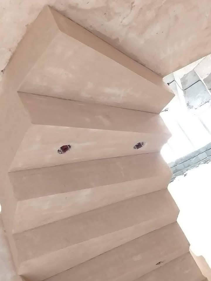 سلام عليكم اني خلفه البخ جص وسمنت متفرق حالين شغل درجه وله ومناسب وطلع بل يوميه وخذ كبالَات وعل متر اخذ المتر جص وسمنت ٥ الف ***********
