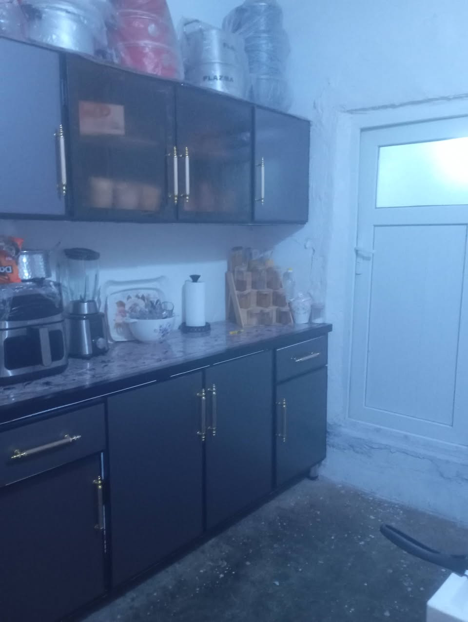 عندي هاي بيت بالحسابات قريب من جامع الفاتح السعر 28 مليون بيه مجال شويه رقم ***********
