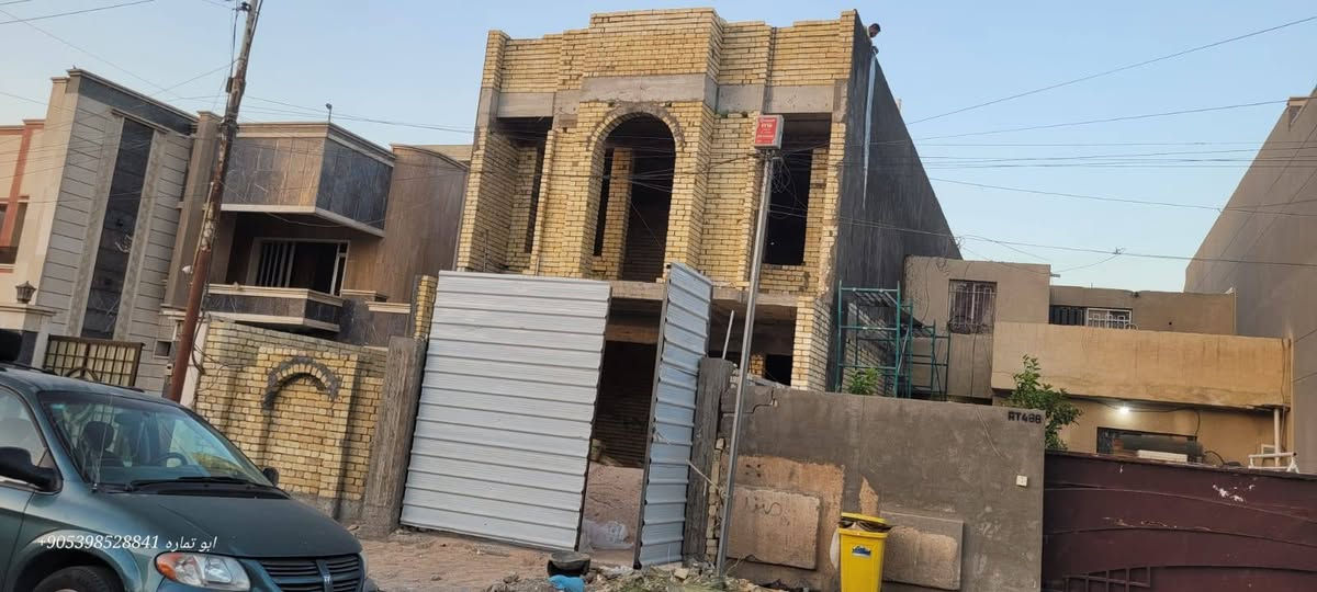 [٨/‏٢, ١١:٤٠ م] طارق: المهندس المدني علي الذهب للبناء وكما هو مبين في التندرات ادناه رقم الهاتف ***********  وتوجد تندرات اخرى حسب الطلب
[٨/‏٢, ١١:٤٠ م] طارق: تندر 450 الف ( economy ) 
الهيكل : 
١- تنظيف الموقع بالكامل ورفع الانقاض 
٢- فرش طبقة من الجلمود و السبيس او اكثر من طبقة حسب متطلبات الارض مع الحدل الجيد 
٣- تاسيس شبكة مجاري مسلح من النوع الجيد ( الامل الشريف)
٤- نوع الاساس يكون رفت وسمك الرفت حسب التصميم الانشائي للموقع ولا يقل عن ال 40سم 
نوع الصب c35 
٥- استخدام حديد تسليح عراقي ( Super او ff )
٦- عمل بادلو مع فلانكوت والعزل الجيد للاساس بارتفاع ١٥ سم
٧- الطابق الارضي يكون بارتفاع 3.40 م 
٨ - الرباط يكون بارتفاع ٣٠سم لجميع الجدران والشبابيك 
نوع صب السقوف c35 
 ٩- تاسيس السقوف كهربائيات وصحيات سعودي او اردني 
١٠- سمك صب السقف ٢٠ سم 
١١ - نشر حصيرة حديد التسليح والجسور المقلوبه والمخفيه وجميع تفاصيل الحصيرة يكون حسب التصميم الانشائي للموقع 
١٢- الطابق الاول يكون بارتفاع ٣.٢٥ م 
١٣ - ارتفاع ابواب الغرف ٢.٤٠ م 
١٤ - البيتونه بارتفاع ٢.٧
١٥- ستارة السطح تكون بارتفاع ١ متر 
١٦ - السياج الخارجي للدار يكون بارتفاع ٢ متر

التشطيبات :
١- طرطشة الجدران بالاسمنت وتنظيف الطابوق من اي املاح ان وجدت 
٢ - تاسيس كهربائيات الموقع سيمنز
٣ - تاسيس صحيات الموقع بنوعية جيده 
٤ - لبخ جميع جهات الموقع مع المنور والبيوتنه والستاره 
٥ - عمل شتايكر للسطح مع العزل الحرارء و المائي 
٦ - عمل بياض بمواد جيده واستلام دقيق لاي انحدارات او تموج للجدران بنظام المساطر بقياس ٩٠
٧ - سيراميك الحمامات و المطابخ تركي
٨ - تجهيز الحمامات بنوع تركي  
تجهيز الموقع بسخان نوع امريكي سعة (١٢٠)لتر وتانكي سعة (١٠٠٠) لتر 
٩ - ديكورات فقط الاستقبال 
١٠ - صبغ الموقع بالكامل نوع الصبغ ماركة بتك التركيه 
١١ - الواجة شبابيك سلايد مع الطلس و التطعيم بالبورسلين وحسب التصميم المعماري للواجة المتفق عليه .
١٢ - تجهيز شبابيك  مفصلي ومحجر الدرج اللمنيوم نوع تركي 
١٣ -تجهيز الموقع ابواب خشب نوع تركي 
١٤- تجهيز الموقع باب قاصة واحد للموقع 
١٥ - باب خارجي حسب التصميم او رغبة الزبون 
١٦ -الاناره نوع سعودي او اماراتي بضمان ٥ سنوات والميزانية نوع ( اي بي بي ) سويسري بضمان ٢٥ سنه
[٨/‏٢, ١١:٤٠ م] طارق: تندر 550 
الهيكل : 
١- تنظيف الموقع بالكامل ورفع الانقاض 
٢- فرش طبقة من الجلمود و السبيس او اكثر من طبقة حسب متطلبات الارض مع الحدل الجيد 
٣- تاسيس شبكة مجاري مسلح من النوع الجيد ( الامل الشريف)
٤- نوع الاساس يكون رفت وسمك الرفت حسب التصميم الانشائي للموقع ولا يقل عن ال 50سم  
نوع الصب c40
٥- استخدام حديد تسليح عراقي ( FF )
٦- عمل بادلو مع فلانكوت والعزل الجيد للاساس بارتفاع ٢٠سم
٧- الطابق الارضي يكون بارتفاع ٣.٤
٨ - الرباط يكون بارتفاع ٣٠سم لجميع الجدران والشبابيك 
نوع صب السقوف c35 
 ٩- تاسيس السقوف كهربائيات وصحيات سعودي او اردني 
١٠- سمك صب السقف ٢٠ سم 
١١ - نشر حصيرة حديد التسليح والجسور المقلوبه والمخفيه وجميع تفاصيل الحصيرة يكون حسب التصميم الانشائي للموقع 
١٢- الطابق الاول يكون بارتفاع ٣.٢ م
١٣ - ارتفاع ابواب الغرف ٢.٨ م
١٤ - البيتونه بارتفاع ٣ م
١٥- ستارة السطح تكون بارتفاع ١.٧ م
١٦ - السياج الخارجي للدار يكون بارتفاع ٢ متر

التشطيبات :
١- طرطشة الجدران بالاسمنت وتنظيف الطابوق من اي املاح ان وجدت 
٢ - تاسيس كهربائيات الموقع بوري 
٣ - تاسيس صحيات الموقع بنوعية جيده ( كروهي ) 
٤ - لبخ جميع جهات الموقع مع المنور والبيوتنه والستاره 
٥ - عمل شتايكر للسطح مع العزل الحرارء و المائي 
٦ - عمل بياض بمواد جيده واستلام دقيق لاي انحدارات او تموج للجدران بنظام المساطر بقياس ٩٠
٧ - سيراميك الحمامات و المطابخ تركي امتياز ايطالي من شركة ايتكا 
٨ - تجهيز الحمامات بنوع تركي وحسب اختيار الزبون 
تجهيز الموقع بسخان نوع امريكي سعة (١٢٠)لتر وتانكي سعة (١٠٠٠) لتر 
٩ - ديكورات لجميع الطوابق بالكامل 
١٠ - صبغ الموقع بالكامل نوع الصبغ ماركة بتك او جوتن 
١١ - الواجة شبابيك سلايد دبل جام مع عمل الواجة مرمر ربط ميكانيكي وحسب التصميم المعماري للواجة المتفق عليه
١٢ - تجهيز شبابيك سلايد ومحجر الدرج اللمنيوم نوع تركي 
١٣ -تجهيز الموقع ابواب خشب نوع تركي 
١٤- تجهيز الموقع باب قاصة واحد للموقع 
١٥ - باب خارجي حسب التصميم او رغبة الزبون 
١٦ -الاناره نوع سعودي او اماراتي بضمان ٥ سنوات والميزانية نوع ( اي بي بي ) سويسري بضمان ٢٥ سنه
