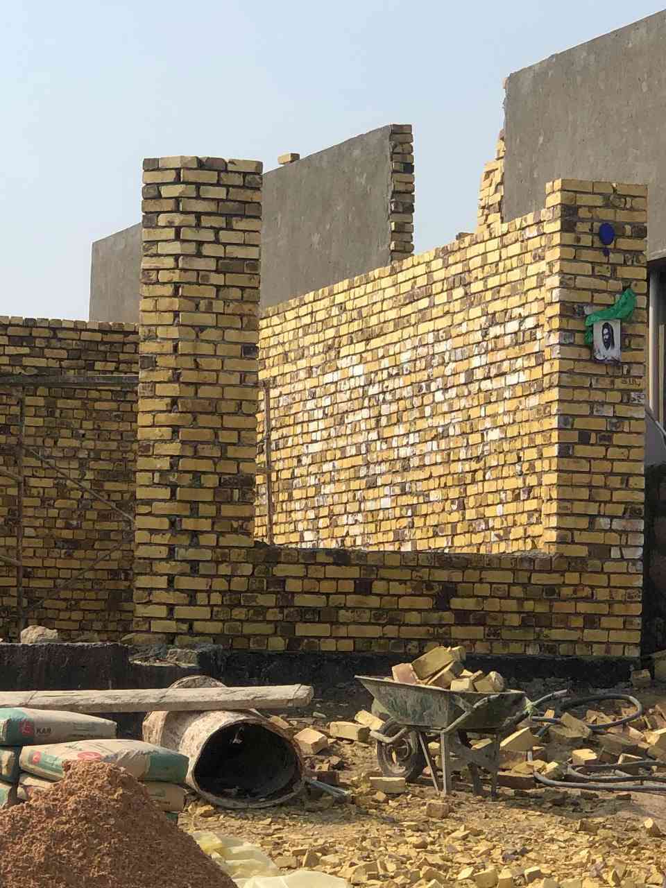 خلفه بناء متفرغ حالين داخل الحله شغل درجه اولى هندسي
***********
