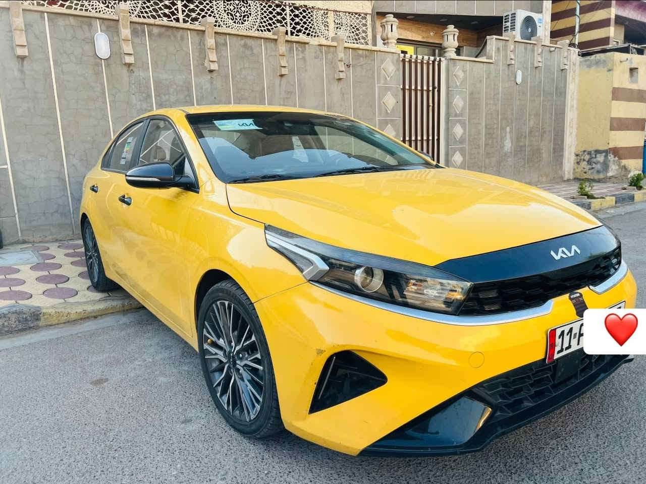 يالله السلام عليكم سيراتو سياره جديد بحده بحاله وكاله
مكينه 1600 دوش غرمه هيه مصفرات مامشتغله تكسي 

تصل وبيك خير ودلل مكاني بغداد سياره بمسي شخصي

***********
