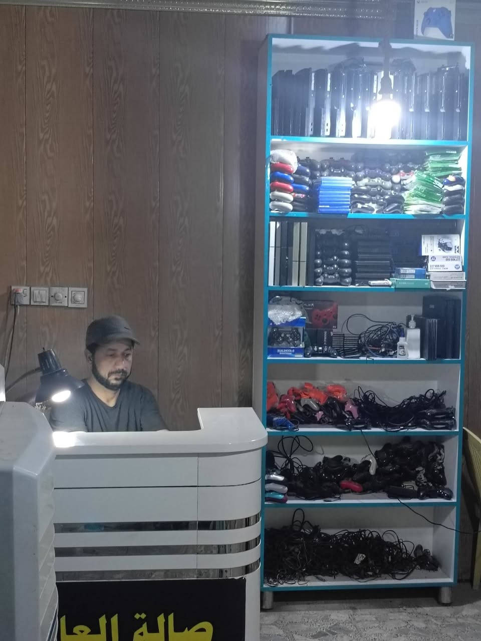 متوفر صيانه لجميع اجهزة العاب بلي ستيشن 
وتنزيل جميع الالعاب  
متوفر ايضا أجهزة بلي ٢.  ٣.  ٤.   ٥.  جديد ومستخدم مع الضمان. 
عمار السعيدي. حي الجمعية 
***********
