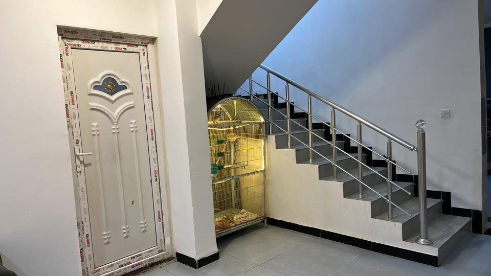 السلام عليكم 
دار للبيع ضمن مجمع السلام السكني
المساحة: 200 م²
التصميم: طابقان + بلص

💰 السعر:
مقدمة قدرها 118 مليون
والمتبقي 85 مليون أقساط عن طريق المصرف

📞 للاستفسار والتواصل مباشرة مع صاحب الدار:
0775 751 1995
