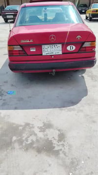 متواجده حاليا بمعرض ابو زوبع مارسدس موديل ٨٨ رقم الماني سنويه خضره رقم...