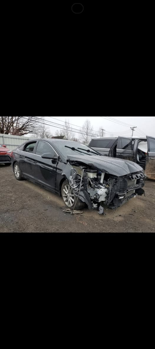 سوناتا ٢٠١٨ امريكي حادث بنيد وجاملغ بدون ايرباك
مكان السيارة بغداد ماشية ١٤٠ الف
محرك ٢.٤ 
نص مواصفات 
اشاير بالمري
نظام ايكو نظام سبورت
 شفتات تحكم بالستيرن
السعر ١٣٠ وبيها مجال
رقم الهاتف ***********
