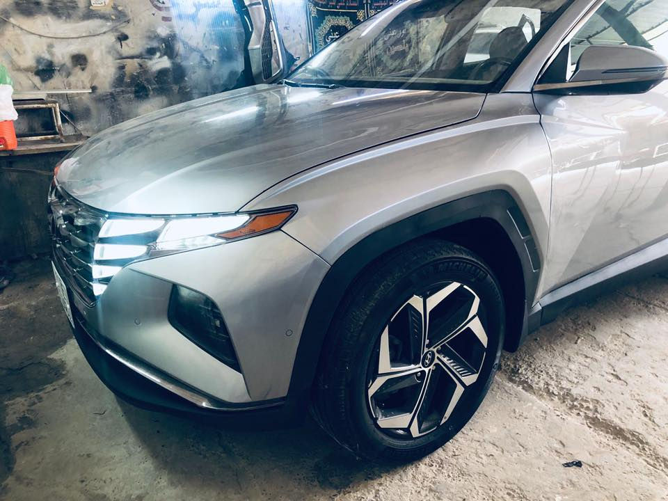 🚙هونداي توسان 2022 للبيع فقط 

السعر 145 ورقة  

🔶هايبرد (بنزين + كهرباء) يعني طيارة 
🔶محرك بنزين توربو 1600 اقتصادي 
🔶سيارة ماشية 6000 ميل فقط 
🔶سيارة مواصفاتها فول 
🔶وارد امريكي صور حادث امريكا موجوده بالمنشور
🔶مصبوغه كلها ما عدا باب السايق والباب الوراه .. 
🔶 السيارة مكفولة من الكص و تصليح الشاصي
١-  شاشة لمس كبيرة 
٢-  سقف بانوراما طول القماره متحرك 
٣-  تخم تاير اصلي بدون تبديل 
٤-  كاميرات 360 
٥-  رادار امامي وحساسات اماميه
٦-  رادارات خلفيه وحساسات خلفيه
٧-  رادار نقطه عمياء 
٨-  قيادة آليه وخروج عن المسار 
٩ -  اشاير بالمري الجانبيه 
١٠-  السيارة فور ويل 
١١-  بصمة تشغيل 
١٢-  تشغيل عن بعد 
١٣-   تحريك السيارة بالبصمة 
١٤-  شفتات ستيرن 
١٥-  كشنات كهرباء وخزن ميموري 
١٦-  تبريد وتدفئة بالكشنات 
١٧-  تبريد امامي وخلفي 
١٨-  شاحن وايرلس 
١٩-  لايت زنون عادي ناصي 
٢٠-  تشغيل الكاميرا من الزر 
٢١-  صندوق كهرباء 
٢٢-  لدات نهاريه 
٢٣-  اناره داخليه ليليه بنفسجي
٢٤-  ويل كب 19 اصلي 
٢٥-  دشبول ايباد 
٢٦-  كير دكم 

السيارة مرقمه بغداد بأسمي 
مكاني بغداد / الامين 
📞الاتصال ***********📞
