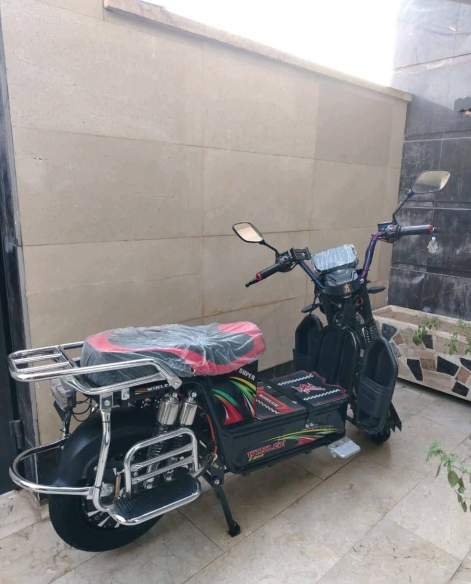 دراجة شحن نظيفة جدا ماشية 2000 السعر 600الف وبيه مجال المكان حي الاعلام للاستفسار الاتصال ع الرقم ***********
