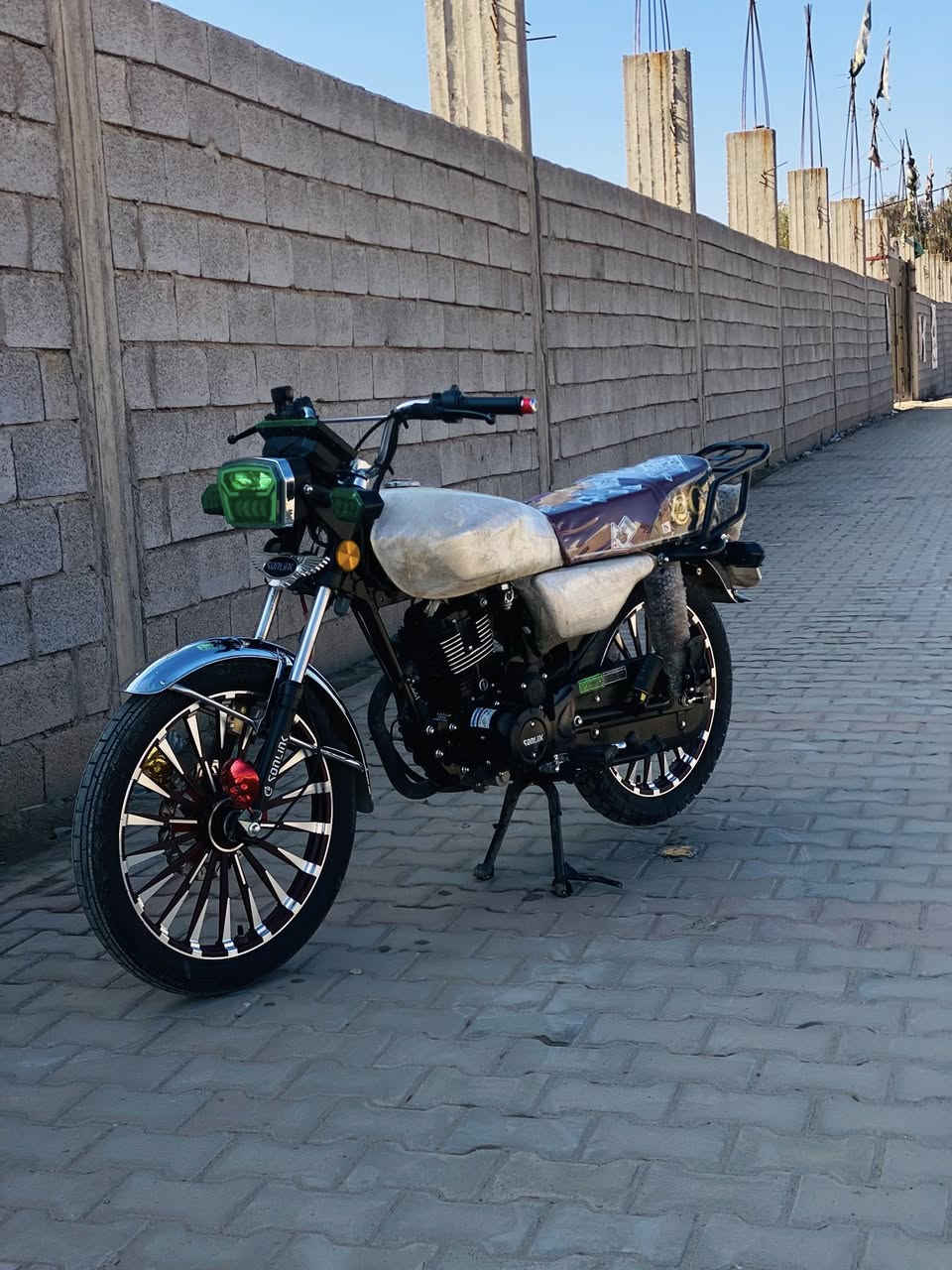 السلام عليكم دراجه سيفان للبيع موديل 2025اوراق بغداد نضافتها90%يعني بعدها زيرووو شراي تصل وتدلل مكان واسط قضاء الزبيدية ***********
