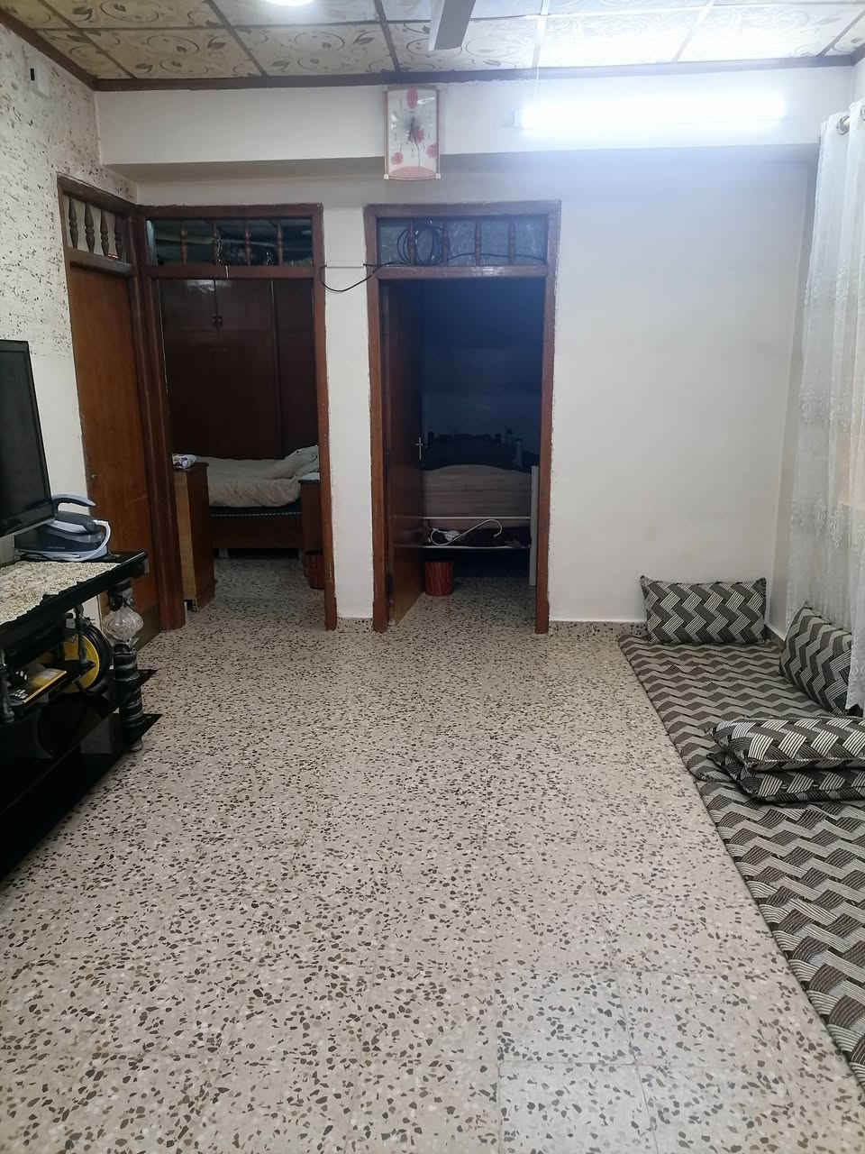 السلام عليكم 
بيت للبيع حي العامل الثانية 
المساحة 200م طابق واحد غرفتين وهول واستقبال مع سرداب على كبر مساحة الغرفتين كاشي سيراميك سقوف ثانوية
قرب شارع 60
لتفاصيل اكثر مراسلة الصفحة او الاتصال بالرقم 
***********

