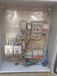 للبيع كابينه حجم جبير نضيفه لوك اي عيب مابيه كامله السعر 150 وبيه مجال...