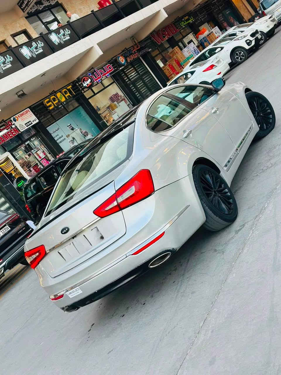 سلام عليكم 
كيا كادنزه موديل 14 فول عدى فتحه والبصمه 

محرك 3.5 

 بيه قطع صبغ ابيع عام 

شكل الجديد تراي زيرو 
فول مواصفات عدى الفتحه والبصمه 
تبريد لمس مري شفط برده كهرباء  شفتات كير بالستيرن تحكم ستيرن كامل تبريد خلفي للد خلفي امامي للد نهاري للد مري جانبيه ويده ابواب شاشه تاب سستم صوت كامره بجم زينون 
مكينه كير تبريد صدرين شرط 
تخم تاير باتري جدد 
رقم سنويه هزه جدد لل2030 رقم ارييل 

مكان السياره بغداد العامريه 
ممتواجد ع الفيس رقم يي واتس اب 

الاستفسار ***********

السعر  90 قفل
