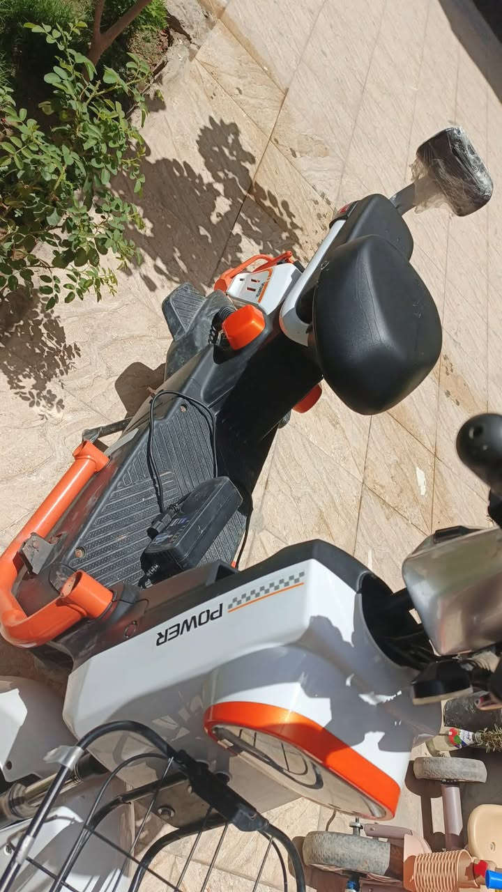 دراجه شحن للبيع دراجه جديده مامفتوح برغي بيها. الموصفات الدراجه :خمس بطاريات   وخمس سرع اشاير يمنه يسره. لايت امامي لايت خلفي شغالات لايت قويي شاشه بلوتوث صوت عالي  سله اماميه مع شاحنه.  ستين واط. تفصل وحدها مكاني بابل


**إذا كنت صاحب هذا الإعلان وتريد حذفه لأي سبب، رجاءا أرسل رسالة إلى الدعم الفني**