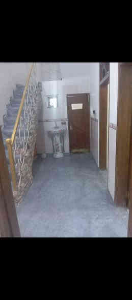 سلام عليكم مكلف بالنشر / 
بيت مساحه 110متر  مكون من طابقين 4 غرف نوم وكلدور ومطبخ واستقبال وصحيات خاجيه وداخليه البناء بلوك صب كونكريت مسلح فوك وجوة  كهربائيات  درجه اولى  بيت متعوب عليه المكان كريطعه فرع ابو ياسر الخباز  تبليط مسافه عن شارع العام يم بيت مكي ابو احمد سند 25 
رقم صاحب الدار  مراسله واتساب او اتصال 
  ‏‪0770 758 7928‬‏ 
السعر  65 وبي مجال
