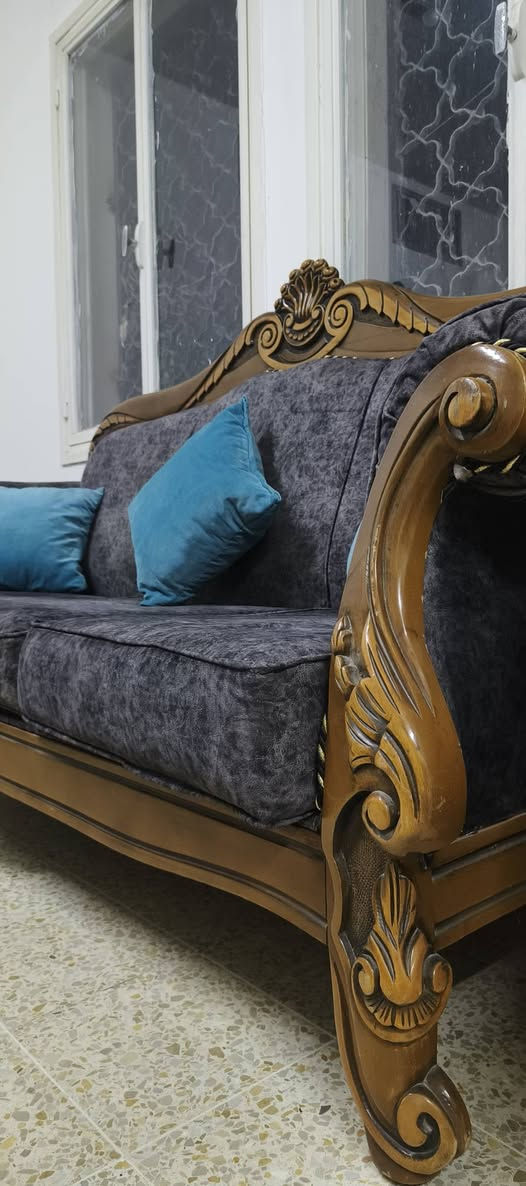 متوفر للبيع طقم قنفات ملكي خشب صاج
حجم عشر نفرات ( 4 كراسي وقطعتين كبار ) 
مع سيت طبلات ( طبلة رئيسية و٣ ملحق ) 
نظافة 10/10 للتواصل على الخاص او الرقم ***********
