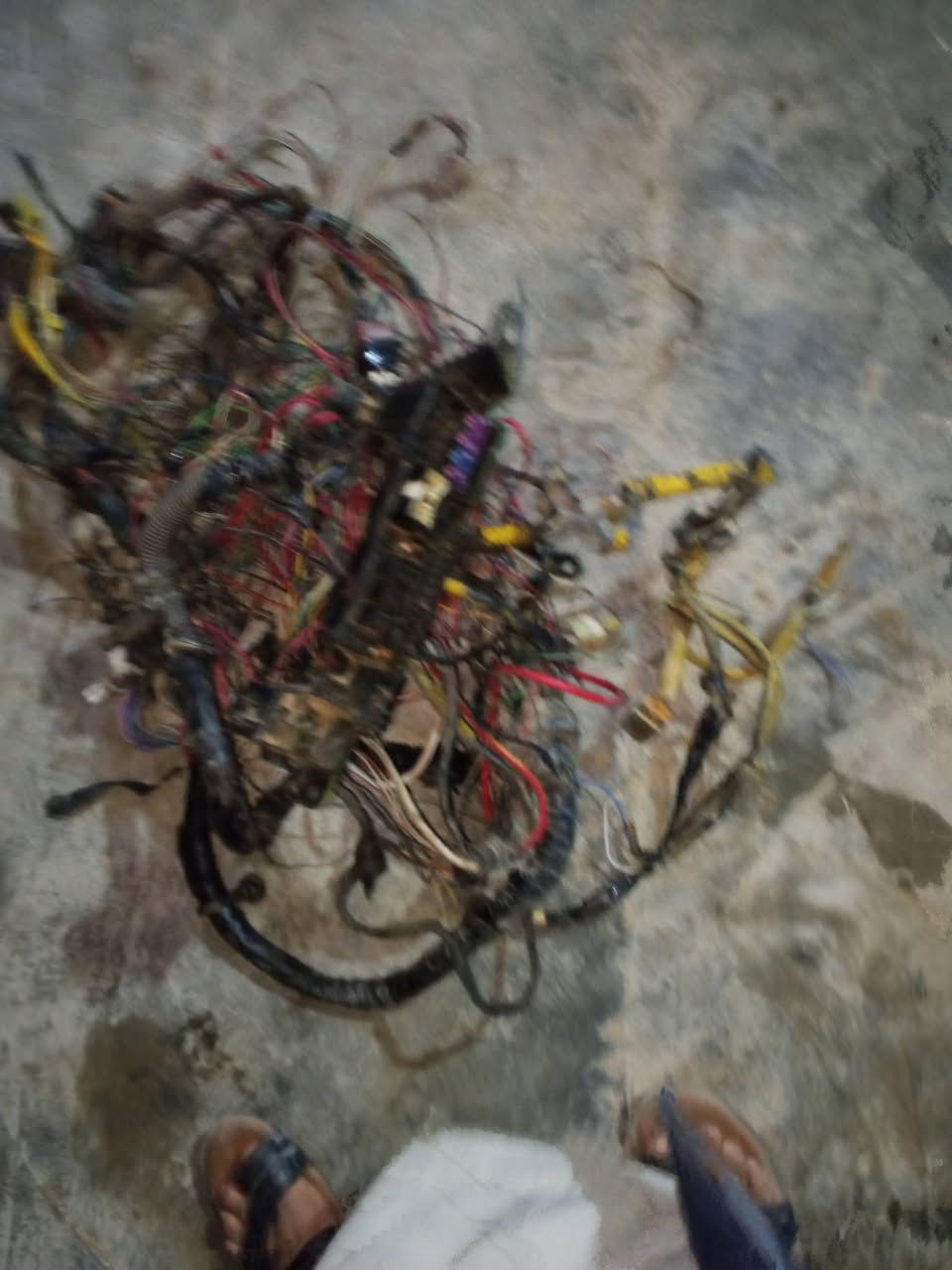 ضفير دشبول ومحرك  مال جيلي موبل موديل 12 كير عادي قواعد فيوزات  كلهن شلع ***********
