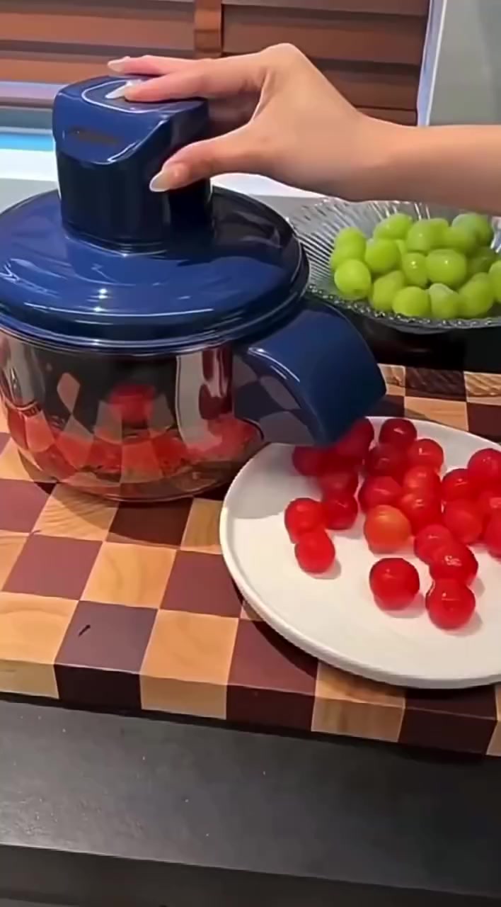 مقشرة فواكة وخضروات كهربائية 
✨ حضّر فواكهك وخضرواتك بسهولة!

آلة تقشير وتقطيع Y-920 تخلّصك من التعب داخل وعاء واحد شفاف 👀
زر تقشير وزر تفريغ لراحة وسرعة أكبر 🔘⚡
مناسبة للعنب 🍇 والطماطم 🍅 وغيرها
تصميم مدمج للاستخدام اليومي 🏠💚

راحة ونظافة في جهاز واحد! 💪

#مقشرة
#مقشرة_خضار
#مقشرة_فواكه
#ادوات_مطبخ
#ادوات_منزلية
#مطبخ
#مطبخي
#مستلزمات_المطبخ
#تجهيز_المطبخ
#تنظيم_المطبخ
#ادوات_المطبخ
#طبخ
#مطبخ_حديث
توصيل لجميع محافظات العراق
السعر 16000الف ✅✅✅


**إذا كنت صاحب هذا الإعلان وتريد حذفه لأي سبب، رجاءا أرسل رسالة إلى الدعم الفني**