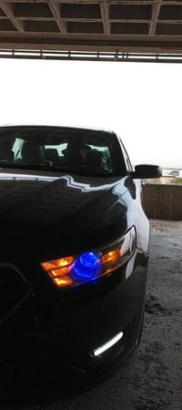 فورد تورس 2013  حادثها بابين جهة الراكب وبيها صبغ حزام تدفئة تبريد كهر...