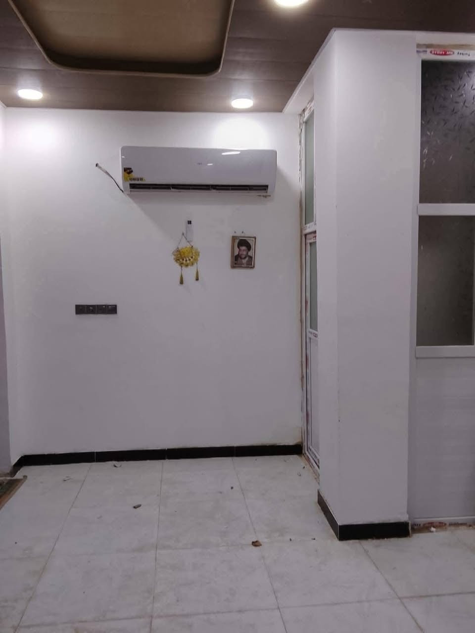 #للبيع_دار_نظام_أقساط_شهرية

المساحة: 125 متر مربع

السند: 25 (طابو زراعي أقرار محكمه)

السعر: 44 مليون دينار عراقي (مع المجال) - البيع مستعجل بسعر النقد

شروط الدفع:

مقدمة: 20 مليون دينار عراقي

قسط شهري: 500 ألف دينار عراقي (قفل)

المواصفات:

غرفتين نوم

صالة مطبخ صحيات عدد 2 استقبال كراج كبير

مكشوفة عدد 2

ماء كهرباء قريب من سوق ومدارس

تبليط ( عرض 10 م)

الموقع:

نجف شارع الصب عمود 317 سوك الحمداني

للتواصل:

***********
