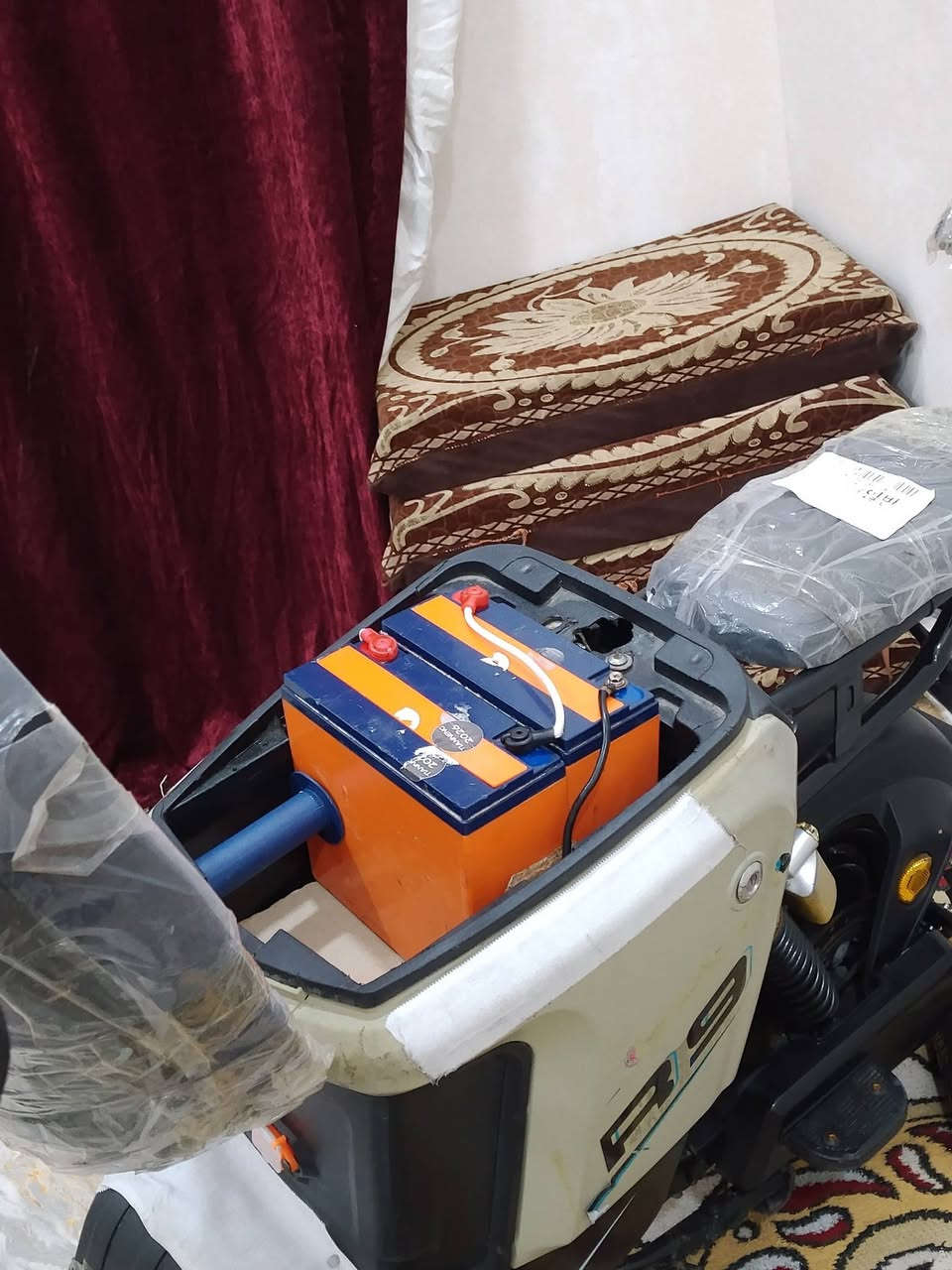 السلام عليكم دراجه ار 9 للبيع دراجه نظيفه موديل 2024 دراجه حلوه ونظيفه بطاريات جدد شرط الفحص اذا ما قرن 10 لا تأخذها دراجه نقصها بس الشاشه عاطله و الفيشه مال الايت فالته بطاريات 32 امبير بيها السويج + بصمه دراجه حلوه نضيفه ما بيها اي شي غير ذني الي حجيت بيهم الباقي شرط الفحص المكان البصره القبله السعر 325 وبيها مجال للشراي***********

