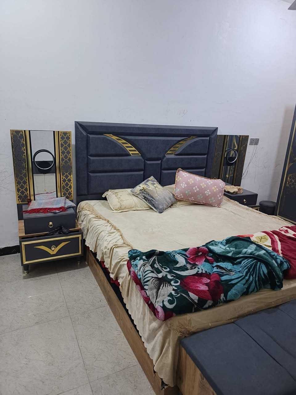 السلام عليكم غرفه نوم للبيع 8قطع جديده صارلهه شهرين السعر مليون ونص وبي مجال بسيط للاستفسار رقم***********
