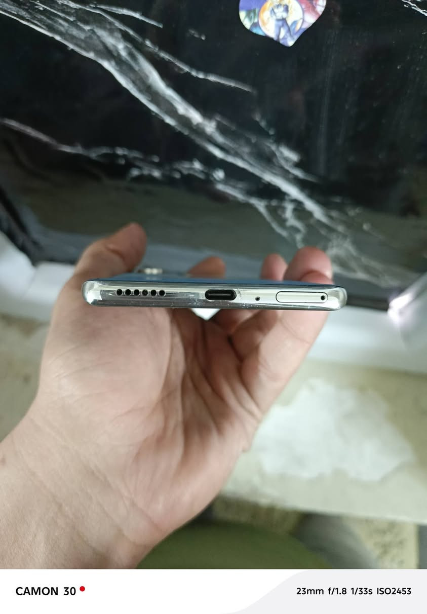 السلام عليكم...
متاح للبيع فقط.

تكنو كامون 40 برو 5g

عشوائيه 12 ذاكره 256

الجهاز نظيف كلش نسبه النظافه 95%

صحه البطاريه 100
ملحقات الجهاز كارتونه كفر عدد 2 فقط

بيه 3 او 4 شخوط بالشاشه مامبينه اله تركز بيها
الجهاز مكفول من العطل والتصليح
السعر 235 الف وبيه مجال كلش بسيط 
مكاني بغداد العامريه
***********
