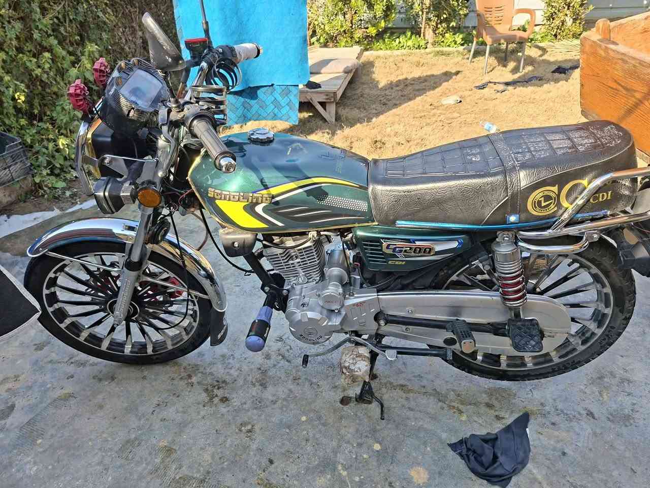 سلام عليكم
دراجه سيفان 2025 مكفوله مابيه نقص برغي 

 سعر 800 وبيها مجال شي قليل

المكان الخالص ناحيت دار السلام
الرقم
***********
