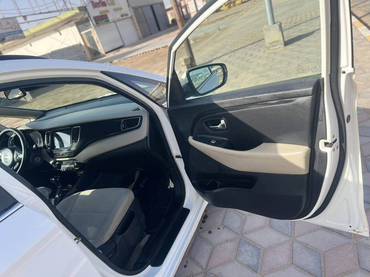 السلام عليكم كيا كارنز بيع فقط 2014خليجي  محرك 2000دوش  تبريد قطعتين  تبريد ثلج تخم تاير حداديه جديده  سياره حلوه السونار معروض بل صور لاعنوان ديوانية السعر 140او بيه مجال الاستفسار *********** متواجد عل فيس
