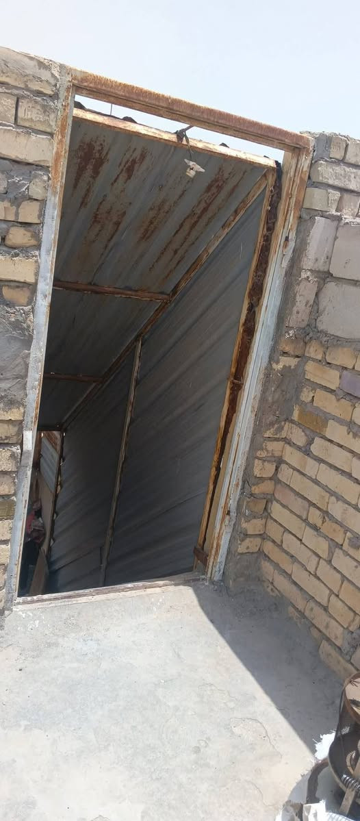 بيت بالحر الصغير بصف حي الهادي قرب السيطرة عالبزل ١٠٠ متر سعرة ٣٠ خدمات كامله سند ٢٥ اقرار محكمه الشراي يتصل ***********

