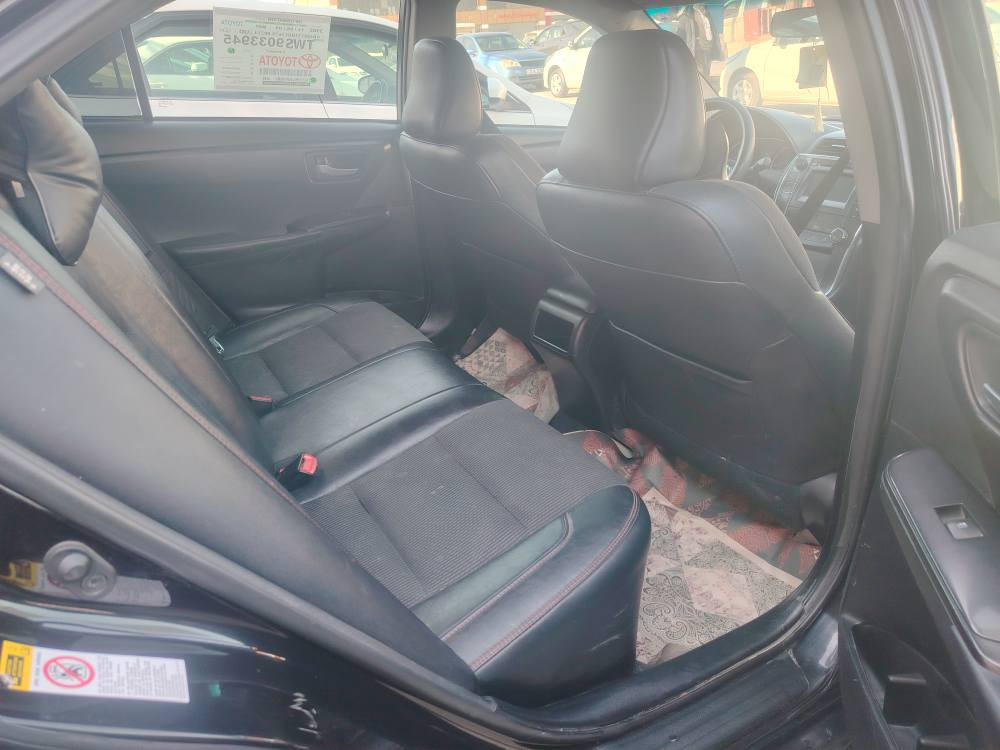 تويوتا كامري للبيع بيها ثلاث قطع ونص بيبان صبغ وبيها جوه دوسه مال السائق بيها الصبغ.ماكينه وجير والباراشوت والشواصي بشرط.السياره 2017 شرط تحويل وكاله بشاره سياره على اسمي.السياره رقم دهوك. *********** دهوك, العراق
