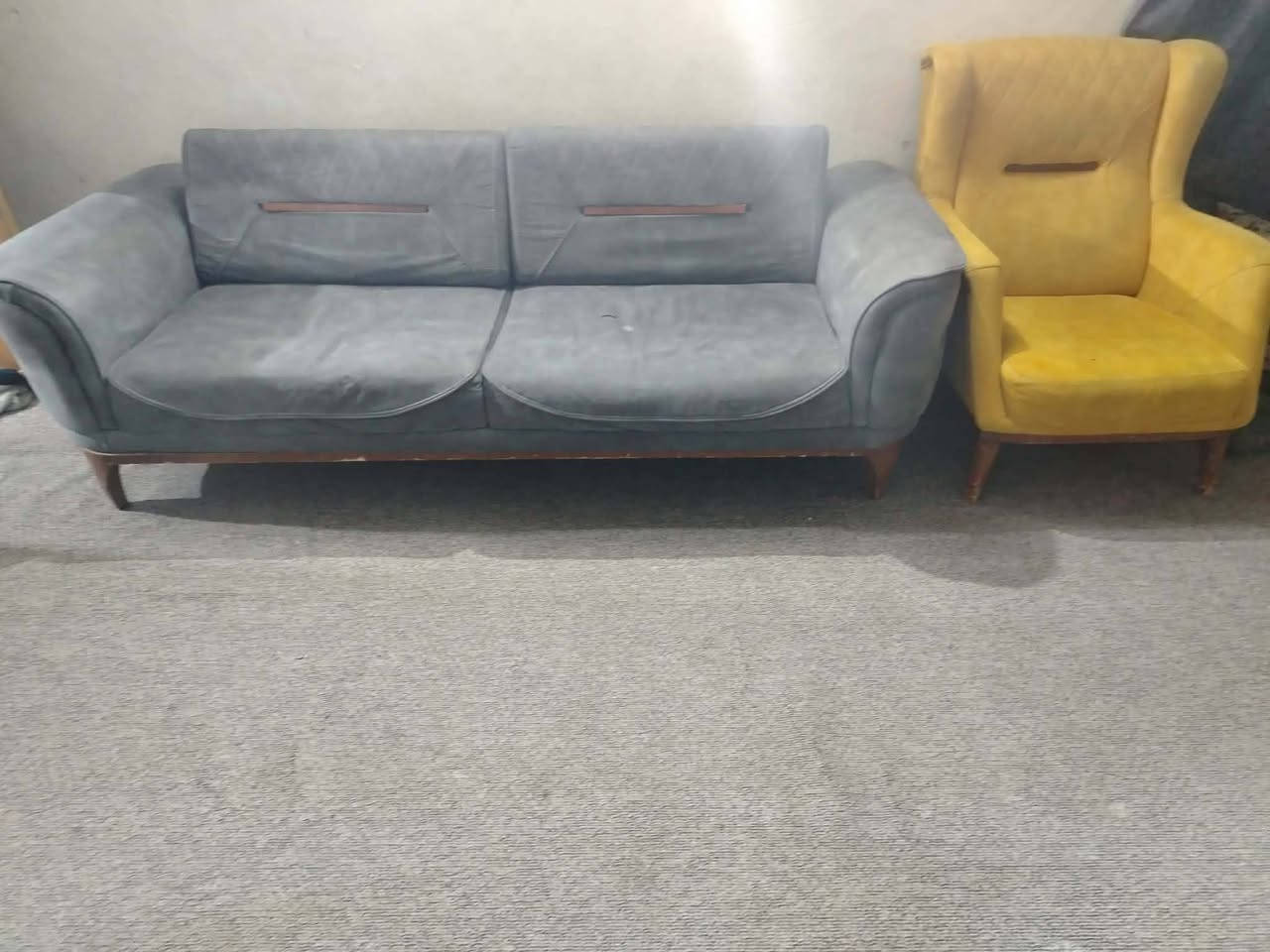 تخم نضيف يتحول الى سريسر نوم ثنين قنافه وربع كراسي عنون كربلاء المقدسة شهداء المحلق رقم الهاتف ***********
سعر 300وبيةة مجـال
