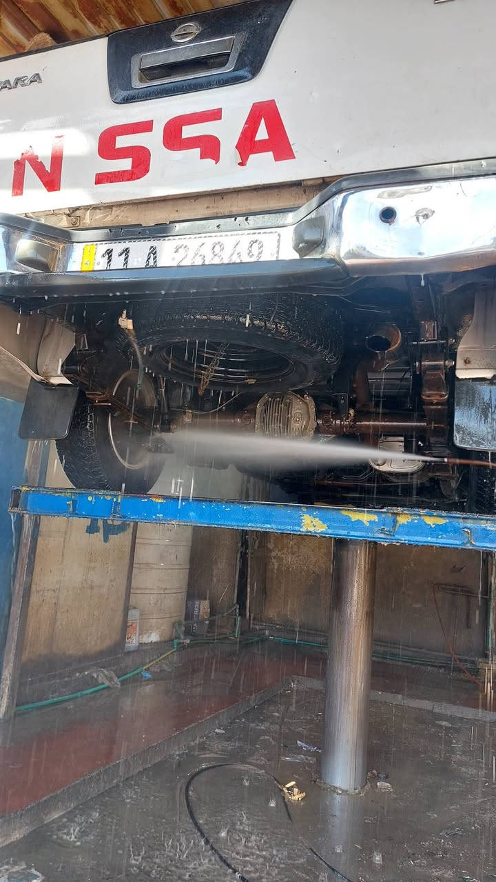 نيفارة للبيع موديل ٩ رقم بغداد انكليزي سيارة حلوة بلادية بيه بارد فقط بدون صبغ مكينة بلاد كير اوتو ماشية ١٥٠ الف سيارة ماتعبانة تليفون ***********مكاني بغداد السعر ١٠٥ وبيه مجال بصيط
