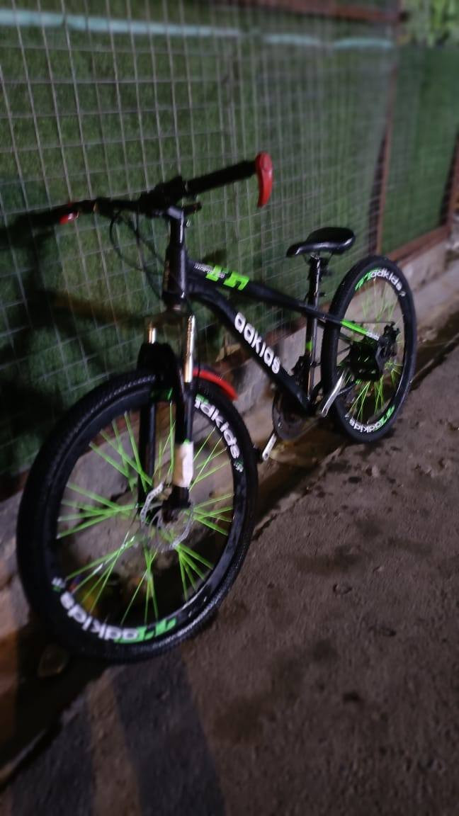 بايسكل للبيع
السلام عليكم، بايسكل جبلي للبيع بي نقص فقط جاملغ خلفي وعندي موجود بس تشده وبريك امامي 
السعر ٧٥ 
مكاني بغداد الغزالية ***********
